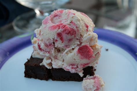 Pure Pastries: Brownies with Strawberry Ice Cream