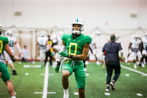 Oregon Ducks Football Defensive Players to Watch in 2022 Spring Game ...