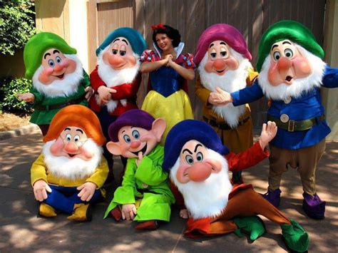 Snow White and Seven Dwarfs | Disney, Disney world characters, Disney world