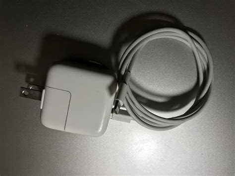 iPad original charger 12W | Qatar Living