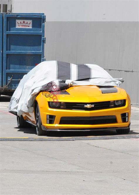 Bumblebee Gets New Body Kit For Transformers 3...and Megan Fox Is Still ...