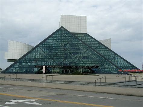 File:Rock and Roll Hall of Fame 2003-1.jpg - Wikimedia Commons
