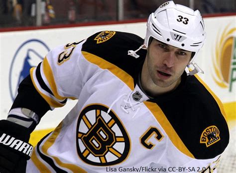 Zdeno Chara suffers bloody wrist blocking slap shot in Game 1 | Larry ...