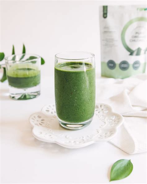 Simple Chlorella Smoothie - Dishing Up Plants