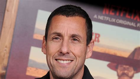 Adam Sandler se burla de sí mismo al reaccionar a su ausencia en los ...