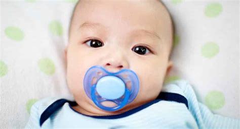 Benefits of Using Pacifier and Tricks to Keep it on Baby's Mouth | ParentsNeed