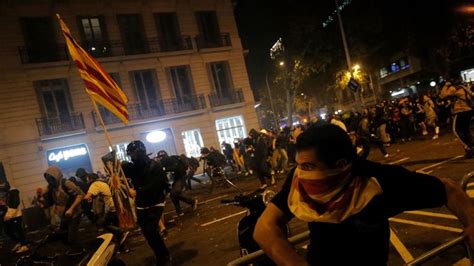 Barcelona protests: Civil guard deployed in as huge protest turns ...