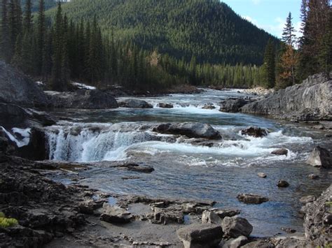 Elbow Falls Picnic Area - AlbertaWow Campgrounds and Hikes