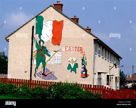 Republican Mural Belfast Northern Ireland Stock Photo: 3329928 - Alamy