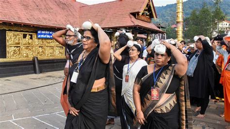 560 women register online for entry to Sabarimala temple | Latest News ...