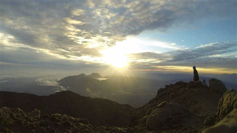 Sunrise on Summit of Gunung Kerinci - YouTube