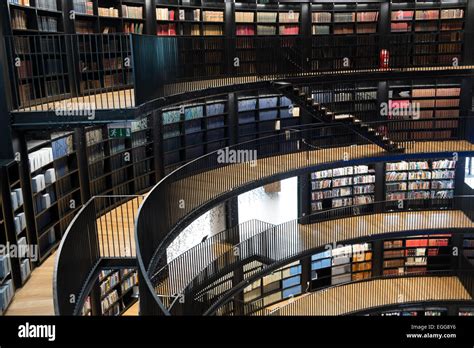 Birmingham library interior hi-res stock photography and images - Alamy