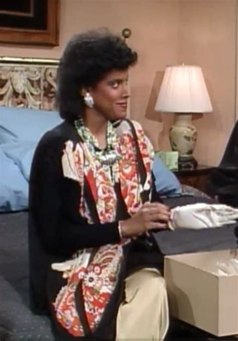 CLAIR HUXTABLE: MOM STYLE ICON