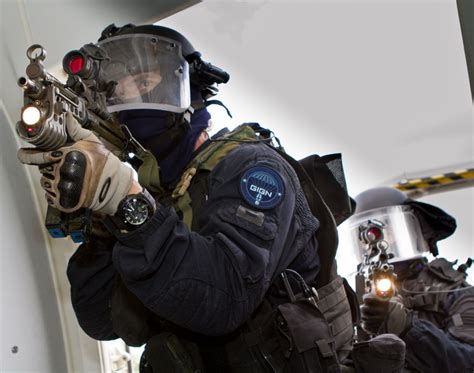 gign helmet | Ejercito españa, Buques de la armada, Fuerzas especiales