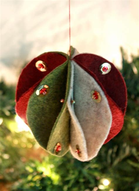 70 DIY Felt Christmas Tree Ornaments - Shelterness