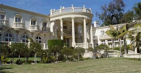 Inside Robert Mugabe's lavish 'Blue Roof' mansion he shares with wife ...