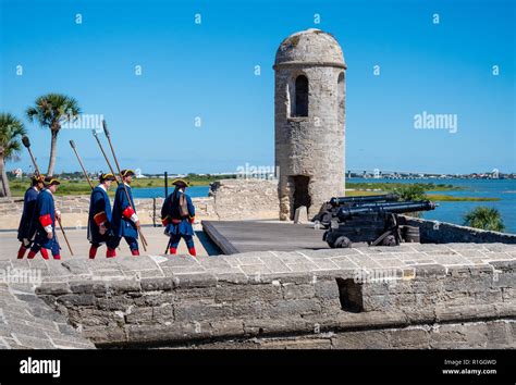 St augustine fort cannon hi-res stock photography and images - Alamy