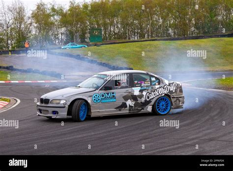 'Check my Drift'. BMW E46 325i burning rubber and tires screeching at ...