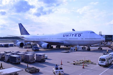 Flying United Airlines... with a Baby! • Our Globetrotters