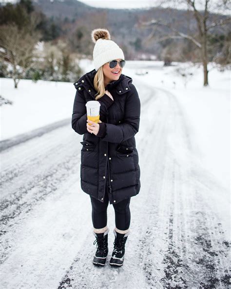 Snow Day Outfit | The Southern Style Guide #winterstyle #snowday Snow ...