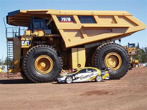 The Caterpillar 797F. The second largest dump truck in the world - and ...