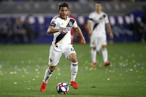 Jonathan dos Santos ayuda al Galaxy a avanzar y habrá derbi con LAFC - El Diario NY