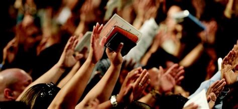 9 Ways to Build Prayer into a Worship Service | ChuckLawless.com