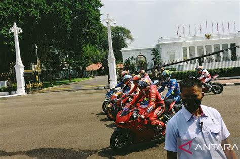 MotoGP racers parade from Merdeka Palace to Hotel Indonesia - ANTARA News