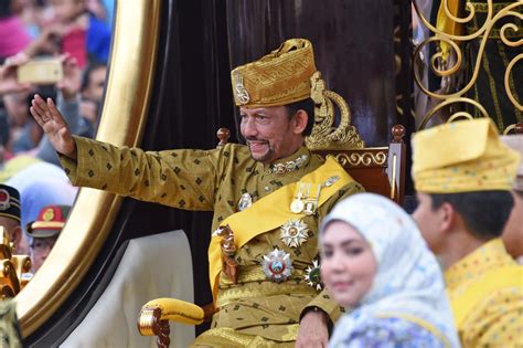 Brunei monarch Sultan Hassanal Bolkiah marks golden jubilee | Arab News