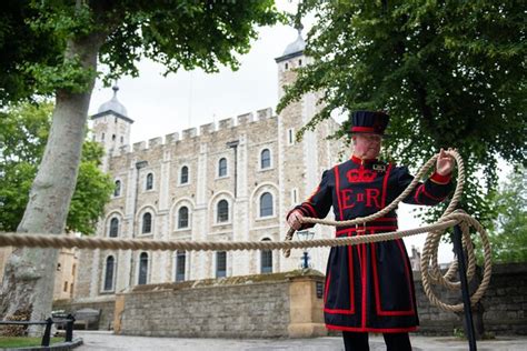 Tower of London Skip-the-Line Tour with Beefeater Meeting 2024