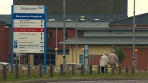 Petition to save A&E at Alexandra Hospital, Redditch receives 1,000 names - BBC News