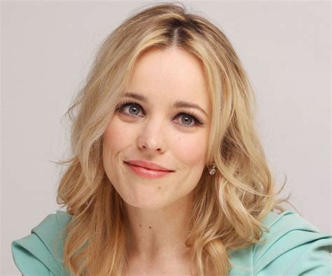 Rachel McAdams Biography - Facts, Childhood, Family Life & Achievements