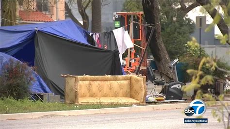 Homeless encampment in Beverly Grove (Los Angeles) continues to raise ...