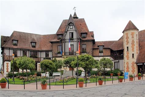 Hôtel de ville. | Deauville, France. | Guerrier ! | Flickr