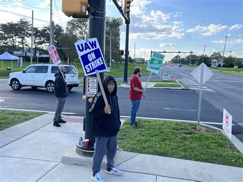 Striking Mack Trucks workers in Pennsylvania: 'We deserve our fair share, too.' • Pennsylvania ...