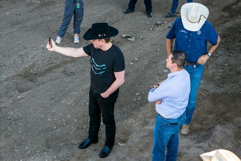 The internet is mocking Elon Musk for wearing his cowboy hat backward ...