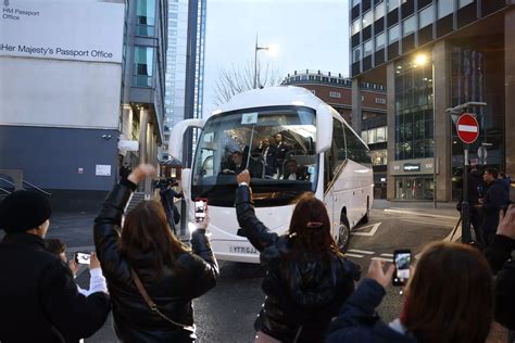 Benfica fans clap as team arrive ahead of Champions League match ...