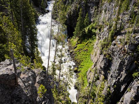 16 Best Waterfalls in Yellowstone National Park