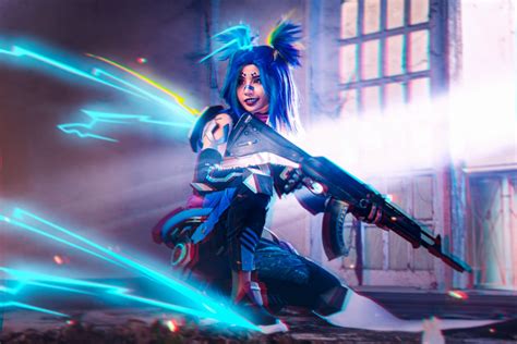 VALORANT Player Cosplays Neon in an Electrifying Cinematic