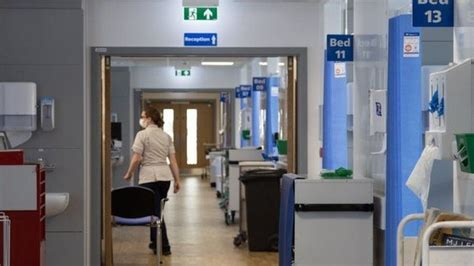 Addenbrooke's Hospital in Cambridge prepares for busiest winter ever - BBC News