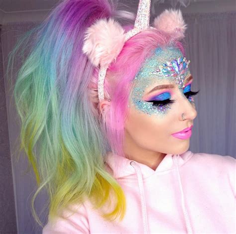 This unicorn makeup is so cute! I love the pastel hair too Unicorn Makeup Halloween, Halloween ...