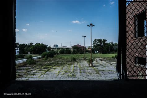 Emerson High School – Abandoned.Photo