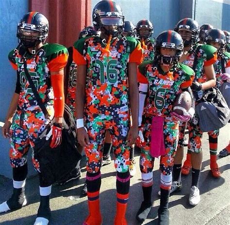 Youth football team has ridiculously ugly uniforms (Photo)