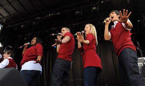 The 'Glee' Cast Delivers Their Final Live Performance — VIDEOS