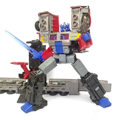 Legacy G2 Laser Optimus Prime, you gotta enjoy the poseability of today's figures! : r/transformers