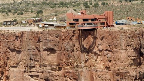 Investigation continues after man climbed over Grand Canyon Skywalk safety barrier