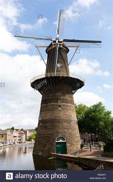 The Windmills Of Schiedam - Serunen