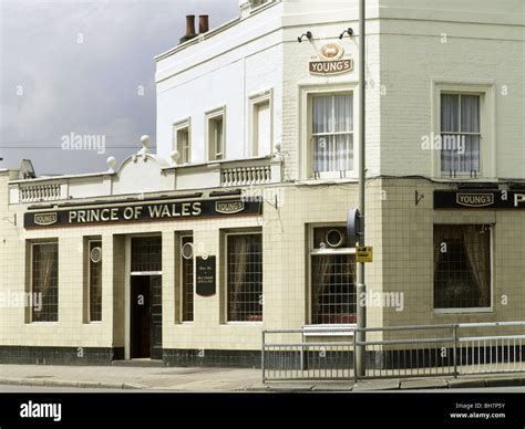 Prince of Wales Pub Wimbledon London Stock Photo - Alamy