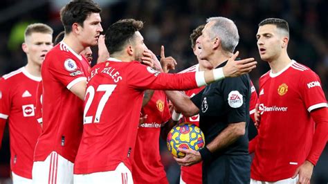 Arsenal goal vs. Manchester United allowed by VAR: Fair play? Ref doesn ...