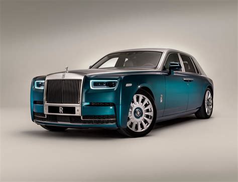 Rolls-Royce Phantom ‘Iridescent opulence’ arrives in Abu Dhabi ...